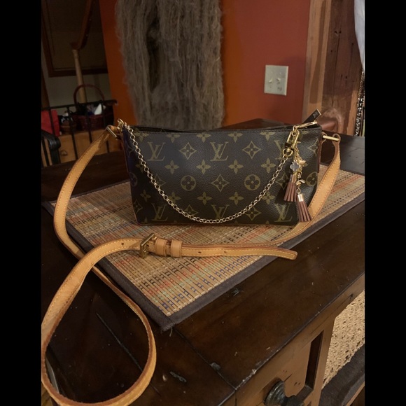 ❌SOLD❌🎄AUTH LV TROTTEUR HARD2 FIND TRENDY EUC🎄🎁 - Picture 7 of 14